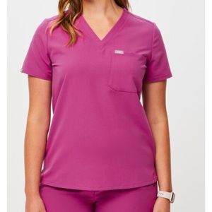 NIP figs Catarina one pocket top - Bright Fuchsia